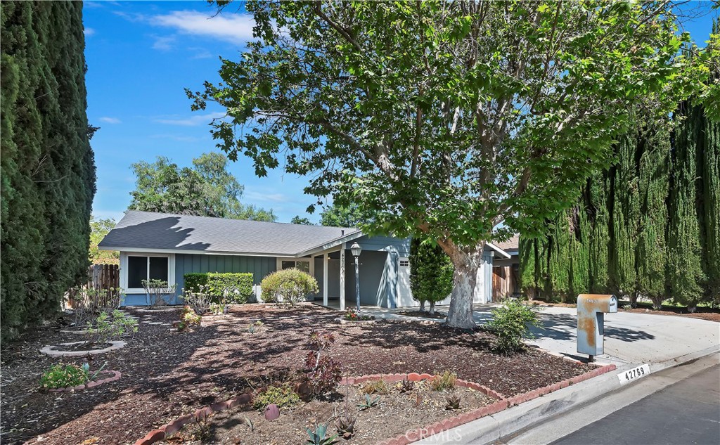 42769 Tierra Robles Place