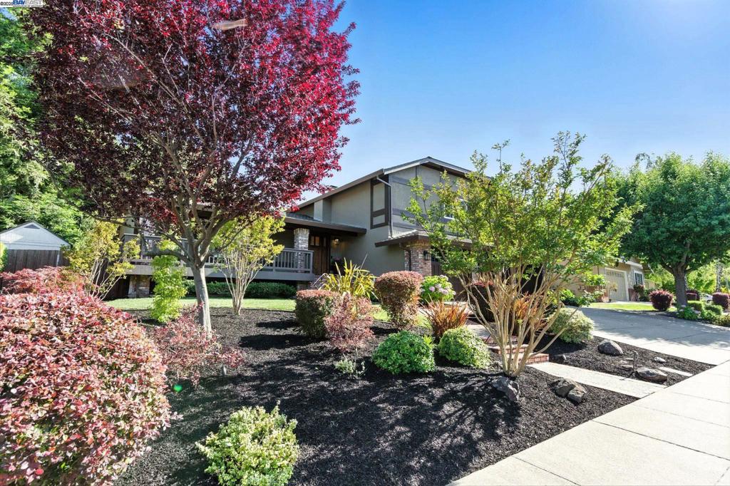 2475 Paddock Dr