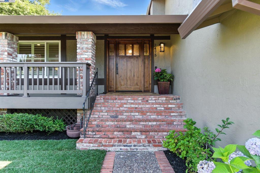 2475 Paddock Dr