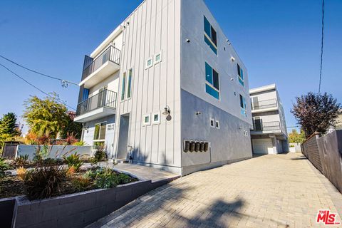 Photo of 10801 Kling Street, Toluca Lake, CA 91602 (MLS # 25612777) Photo of 10801 Kling Street, Toluca Lake, CA 91602 (MLS # 25612777)