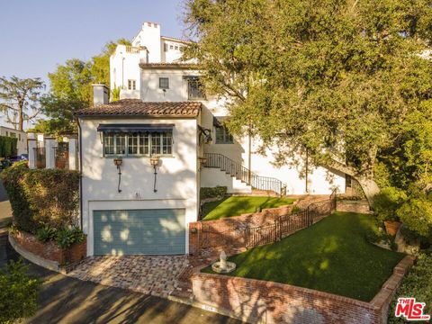 Photo of 3278 Primera Avenue, Los Angeles, CA 90068 (MLS # 25605363)