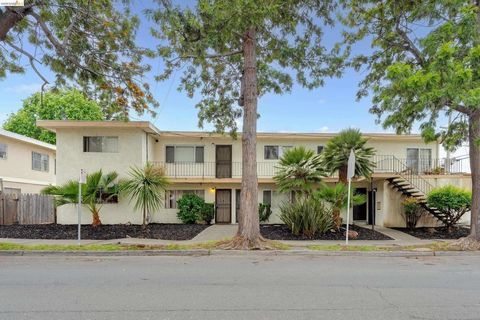 Photo of 905 E 24Th St ST, Oakland, CA 94606 (MLS # 41133494)