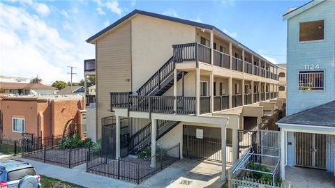 Photo of 1126 Raymond Avenue, Long Beach, CA 90804 (MLS # SB26099694)