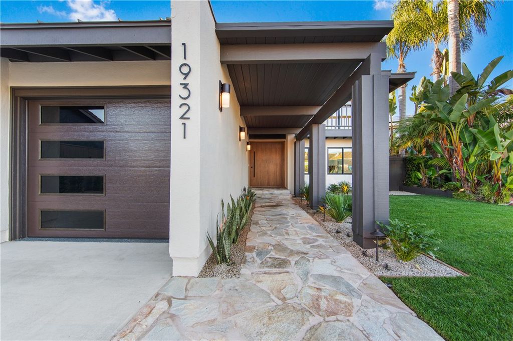 Photo of 19321 Manor Point Circle, Huntington Beach, CA 92648 (MLS # OC25232077)