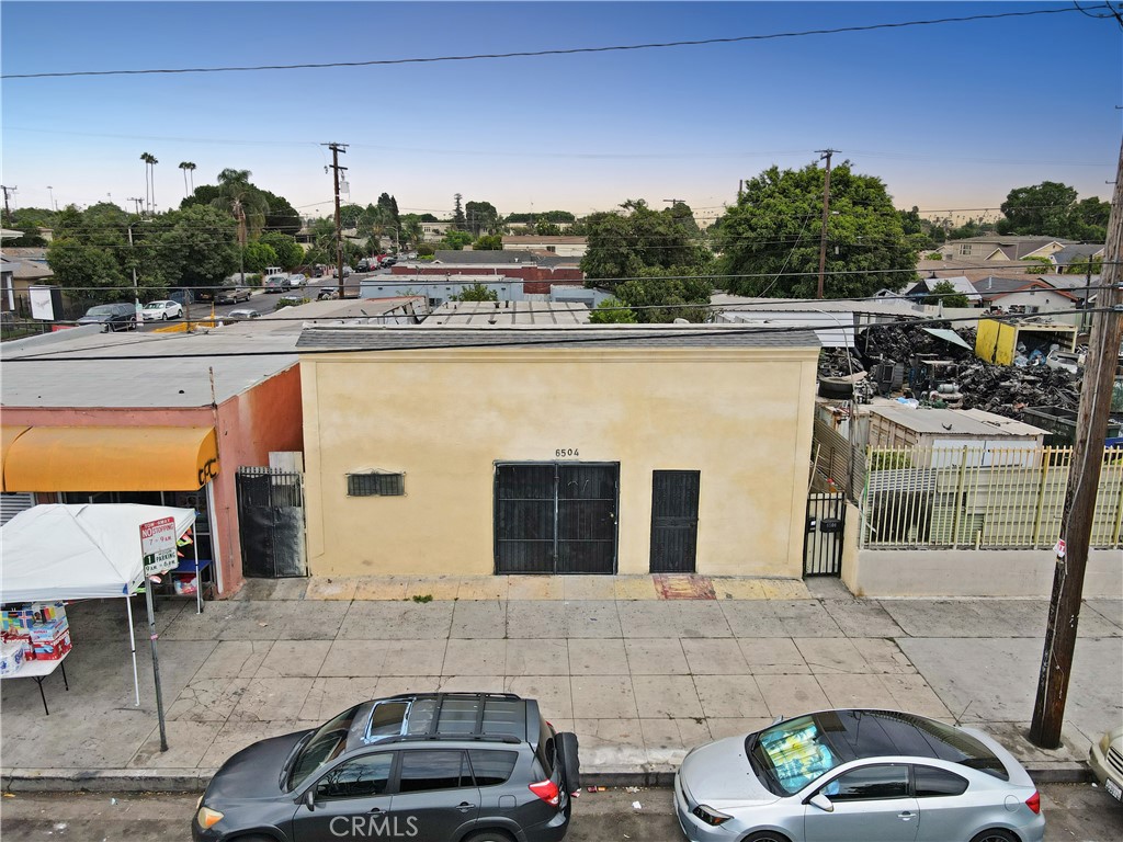 Don’t miss this incredible opportunity to own a versatile mixed-use property that offers both residential and commercial income potential. This property features: One commercial space at the front of the property, ideal for a small business, retail shop, or professional office. Two spacious residential units, each offering 2 bedrooms and 1 bathroom, perfect for rental income or multi-generational living. This setup is ideal for a buyer looking to live in one of the units while renting out the other unit and the commercial space to help offset the mortgage.
Located in a high-demand area with excellent visibility and strong rental demand, this property combines the best of residential comfort and business opportunity. Whether you’re an investor seeking steady cash flow or an owner-occupant looking for both convenience and income, this property offers flexibility and long-term value.