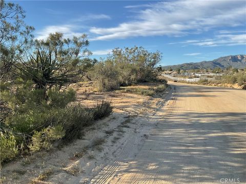 Photo of 687 Saddleback Drive, Aguanga, CA 92536 (MLS # SW26050175)