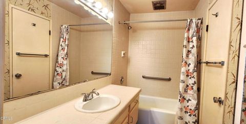 Tiny photo for 1116 Okapi Ln, Ventura, CA 93003 (MLS # V1-34886)