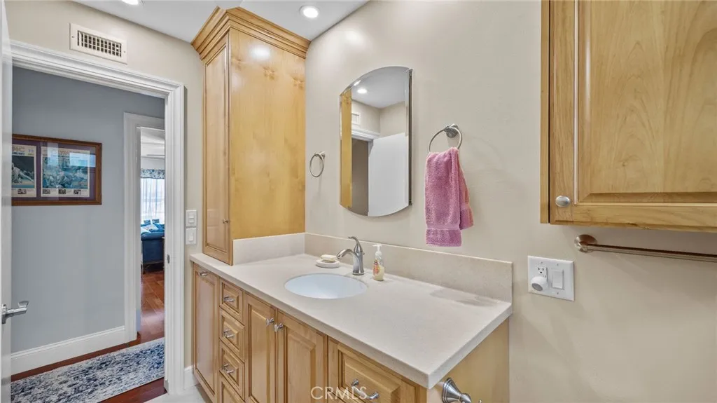 Westminster, California 92683, United States, 1 Bedroom Bedrooms, ,1 BathroomBathrooms,Residential,Active,197642