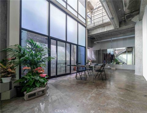 Photo of 1100 S Grand Ave #A008, Los Angeles, CA 90015 (MLS # PV25231543)