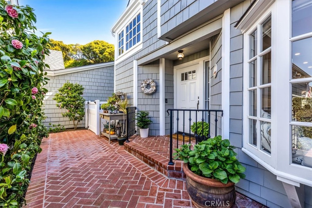 33976 Cape Cove