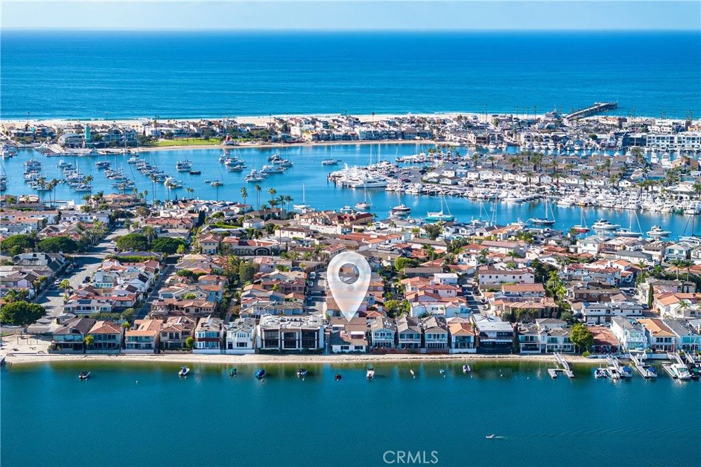 Photo of 318 Via Lido Nord, Newport Beach, CA 92663 (MLS # NP25244318)