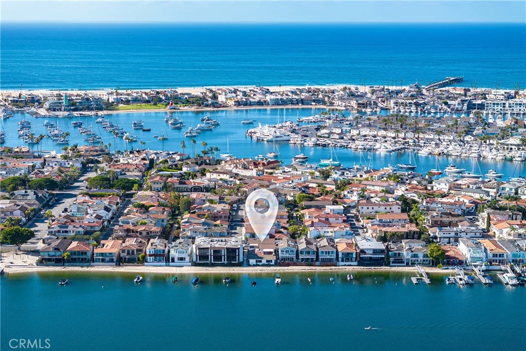 Photo of 318 Via Lido Nord, Newport Beach, CA 92663 (MLS # NP25244318)