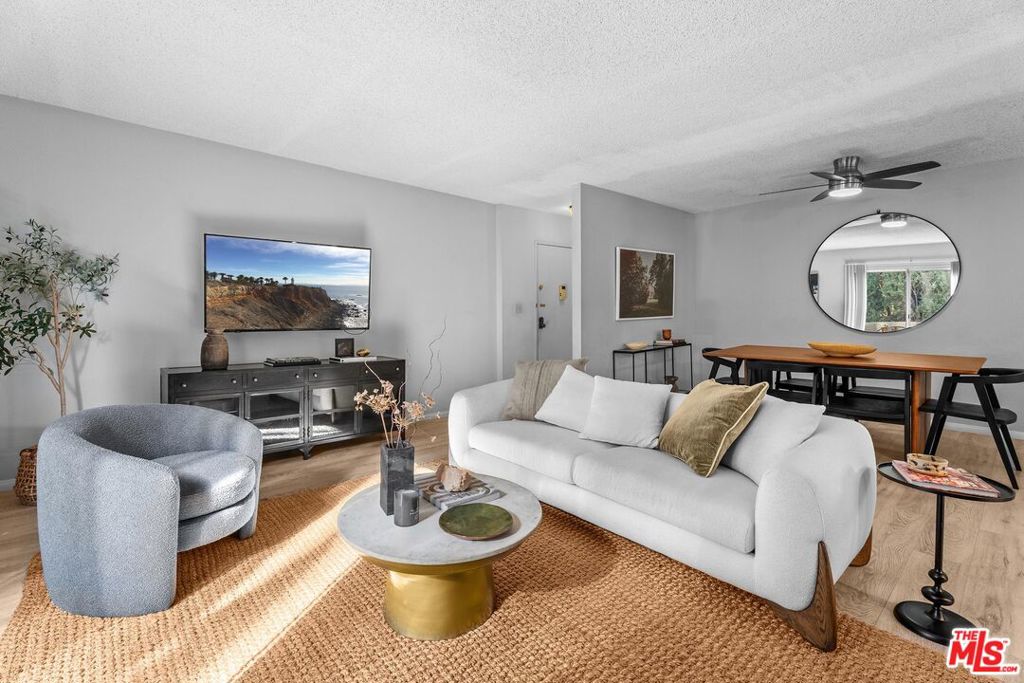 5437 Corteen Place 212