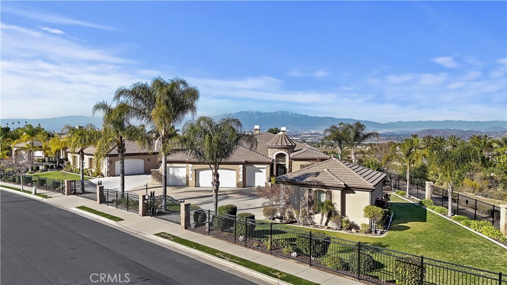 The Pinnacle - Residential