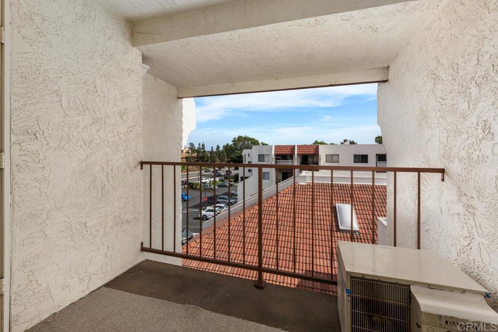 6350 Genesee Avenue 320