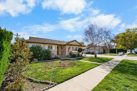 Tiny photo for 23032 Mobile St, West Hills, CA 91307 (MLS # SR26048459)