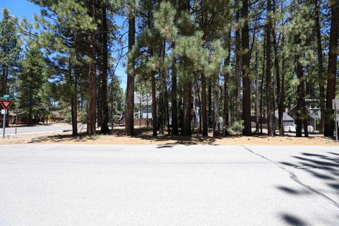 Photo of 689 Summit Boulevard, Big Bear, CA 92315 (MLS # 219130576DA) Photo of 689 Summit Boulevard, Big Bear, CA 92315 (MLS # 219130576DA)