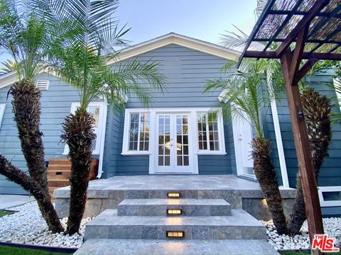 Photo of 2701 S Harcourt Avenue, Los Angeles, CA 90016 (MLS # 25623501)
