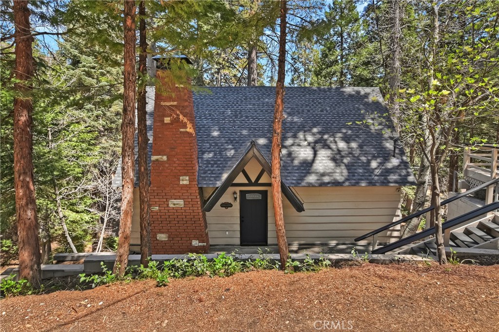 Welcome to a beautifully remodeled mountain retreat nestled in Lake Arrowhead's desirable Cottage Grove neighborhood and walking distance to the lake/village. This charming 3-bedroom, 2-bathroom home offers full Lake Rights. Step inside to find a warm, inviting interior featuring a cozy living room with fireplace, an upgraded open-concept kitchen with butcher block countertops plus farmhouse sink, and a spacious main-level primary suite with beautifully updated bathroom. Upstairs are two bright guest bedrooms with forest views, while the lower level offers a versatile bonus room perfect for entertainment or additional sleeping quarters. Enjoy serene mornings and evenings on two oversized decks surrounded by mature trees, ideal for relaxing or entertaining. Located just minutes from Lake Arrowhead Village, shops, and restaurants, and within the Arrowhead Woods community, this property offers both privacy and convenience. Whether you're looking for a full-time residence, vacation home, or investment opportunity, this home delivers timeless mountain charm with modern comfort in one of Southern California’s most sought-after lake communities.