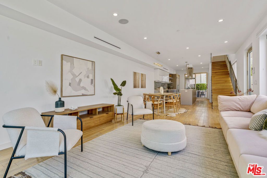 Photo of 809 Brooks Avenue, Venice, CA 90291 (MLS # 25582945)