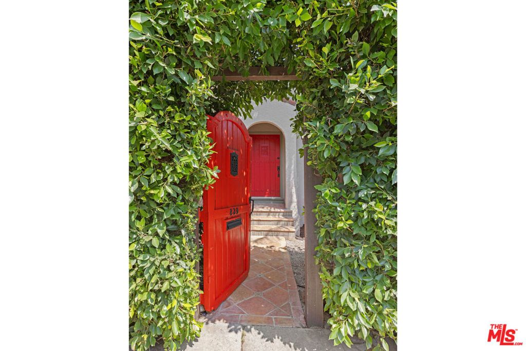Photo of 830 Robinson Street, Los Angeles, CA 90026 (MLS # 26837583)