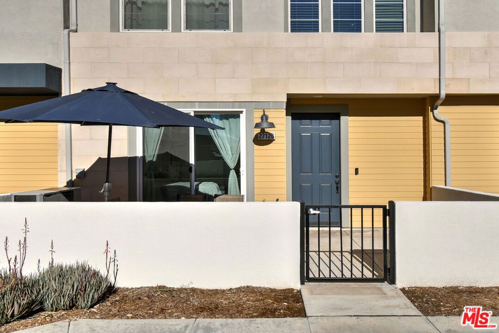 Photo of 27120 Red Tail Place, Valencia, CA 91381 (MLS # 25630023)