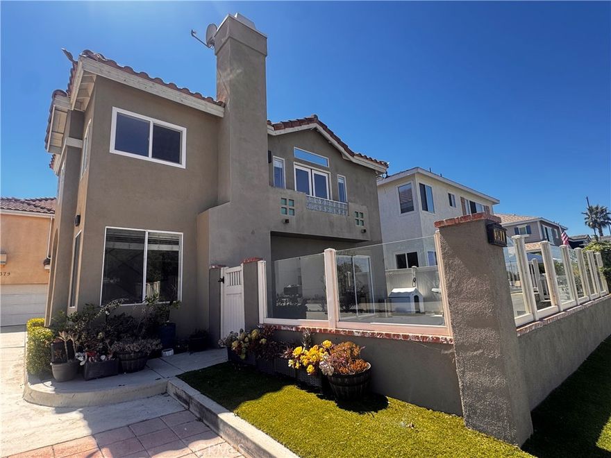 Location Location, 4 BED  2.5 BATH SFR  As soon as you step through the front door of this single family residence you feel at home. The open floorplan has a nice size living area which includes a fireplace and a sliding door off the kitchen that leads out to the yard sitting area. The kitchen is a chef's delight, equipped with stainless steel appliances and a large center island, ideal for gatherings. Upstairs, hosts three bedrooms plus an office or 4th bedroom with a view, including a spacious primary suite. The primary bath includes double sinks a walk-in shower, and a walk-in closet. The laundry room is also conveniently located upstairs, complete with a washer and dryer. Two car attached garage. All bedrooms are on the second level. Entire house has stylish laminate wood flooring. 

Take advantage of the home’s exceptional location with view of the scenic Back Bay Natural Preserve. With miles of trails for walking, biking, it’s an ideal way to connect with nature and soak in the beauty of the area. Perfectly situated just minutes from Newport Beach, South Coast Plaza, Fashion Island, fine dining, top-rated schools, this home offers unparalleled access to the best of Southern California. Don’t miss the chance to experience the ultimate blend of luxury, convenience, and coastal charm in this exceptional East Side Costa Mesa property.