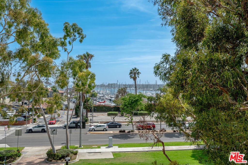 13700 Marina Pointe Drive 305
