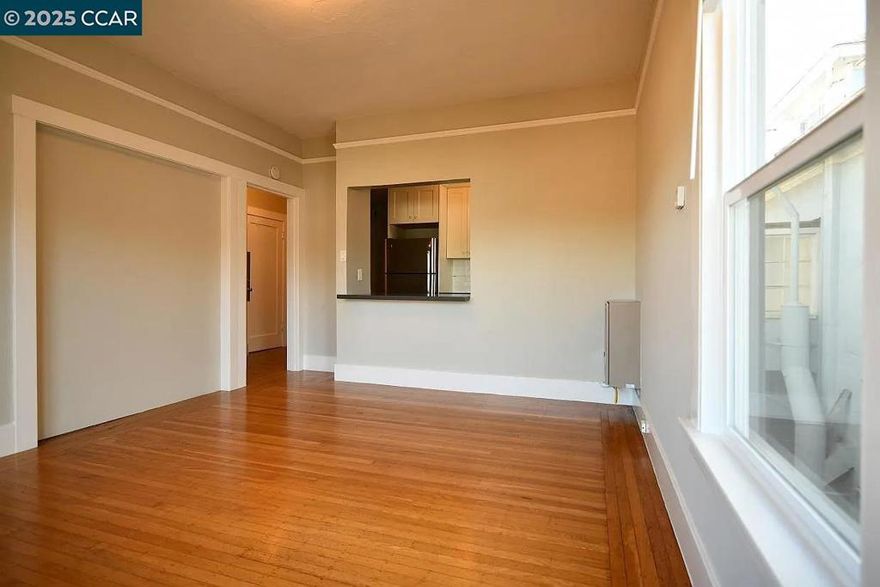 Charming unit #6 in the Heart of Berkeley.  Welcome to your new home in Berkeley! This bright unit is perfectly located on Telegraph Avenue, placing you just minutes from the UC Berkeley campus, local cafes, restaurants, bookstores, and all the eclectic charm this city is known for.  Water and trash utilities included. Enjoy the convenience of easy access to public transportation, grocery stores, and neighborhood parks, all within walking distance. Whether you're a student, professional, or simply someone who loves the energy of Berkeley, this location offers the perfect balance of city living and community feel.  Don't miss the chance to live in the heart of Berkeley.  No pets, one year minimum with option to renew. Apply with RentSpree https://apply.link/wXi3MUI