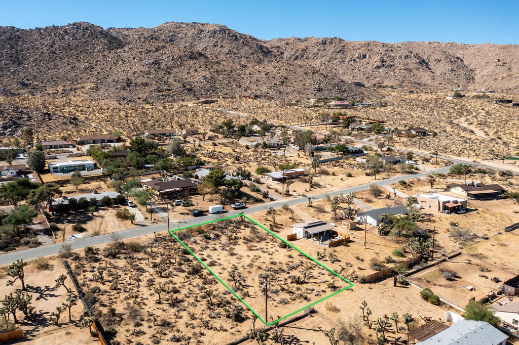 208 Sandalwood Trail