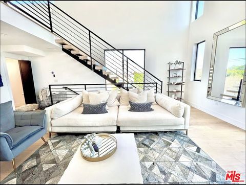 Photo of 11326 Victory Boulevard, North Hollywood, CA 91606 (MLS # 26664591)