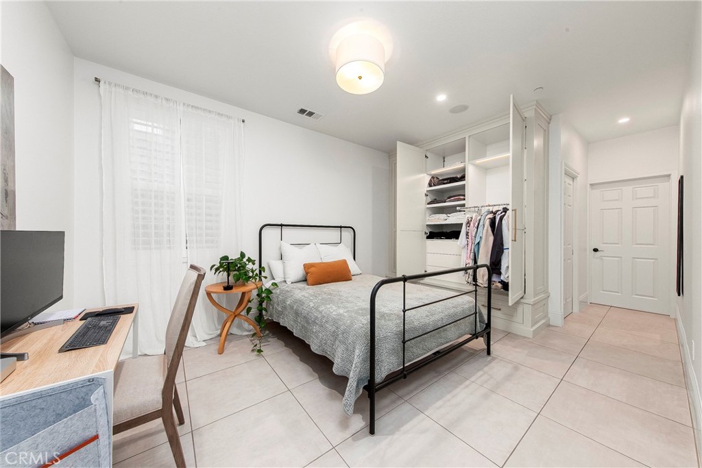 Milan (MILWH) - Residential