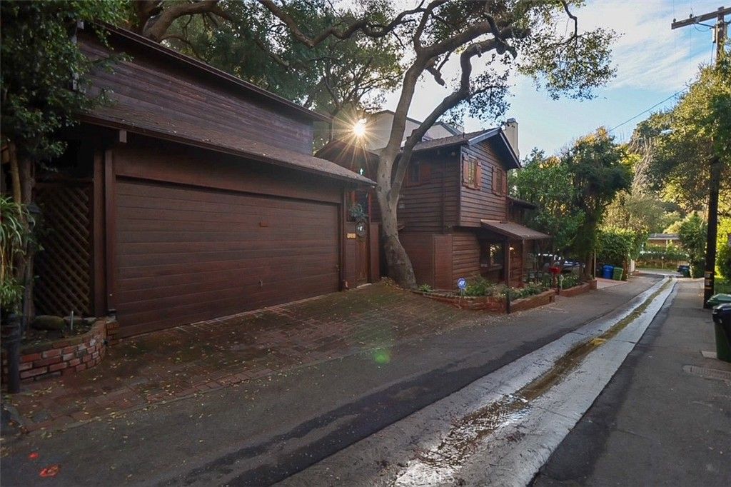 Photo of 9860 Yoakum Drive, Beverly Hills, CA 90210 (MLS # DW26013403)