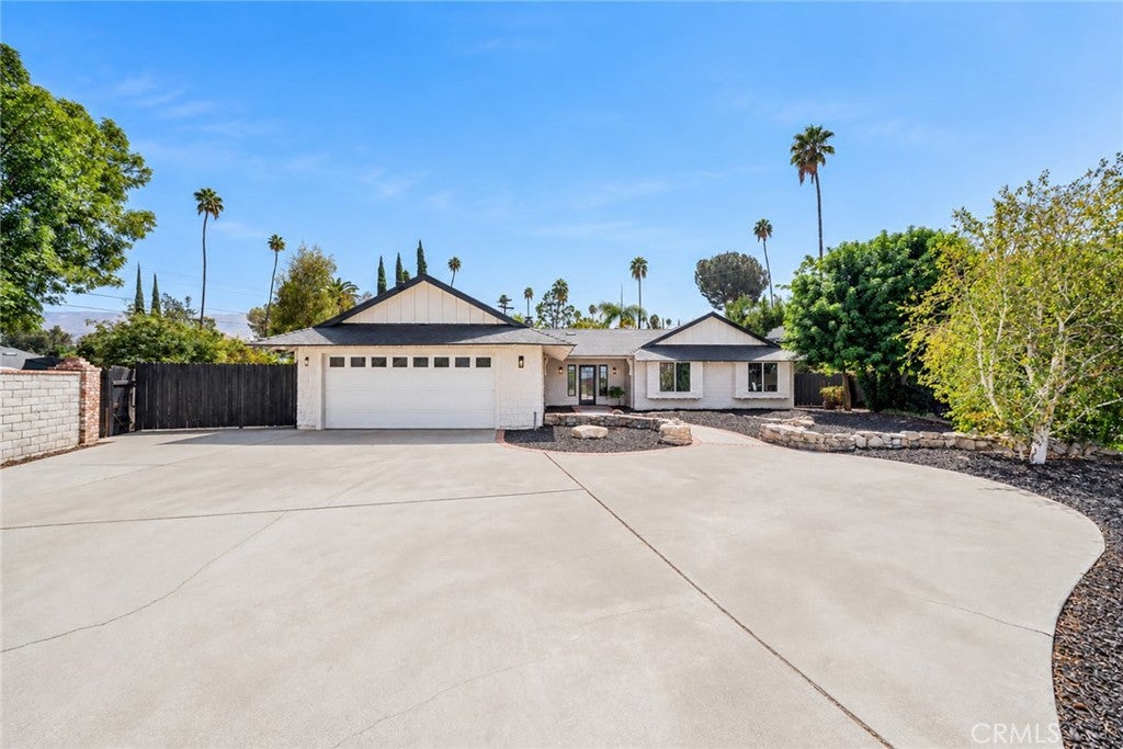 1076 Los Altos Court