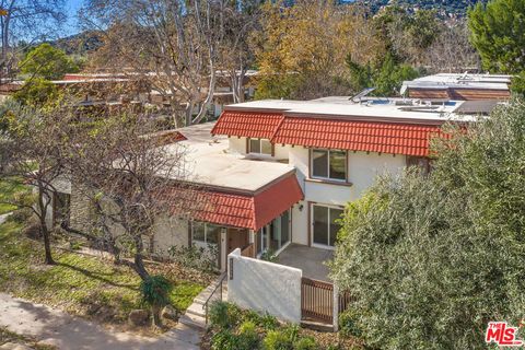 Photo of 22342 James Alan Circle, Chatsworth, CA 91311 (MLS # 26637043)