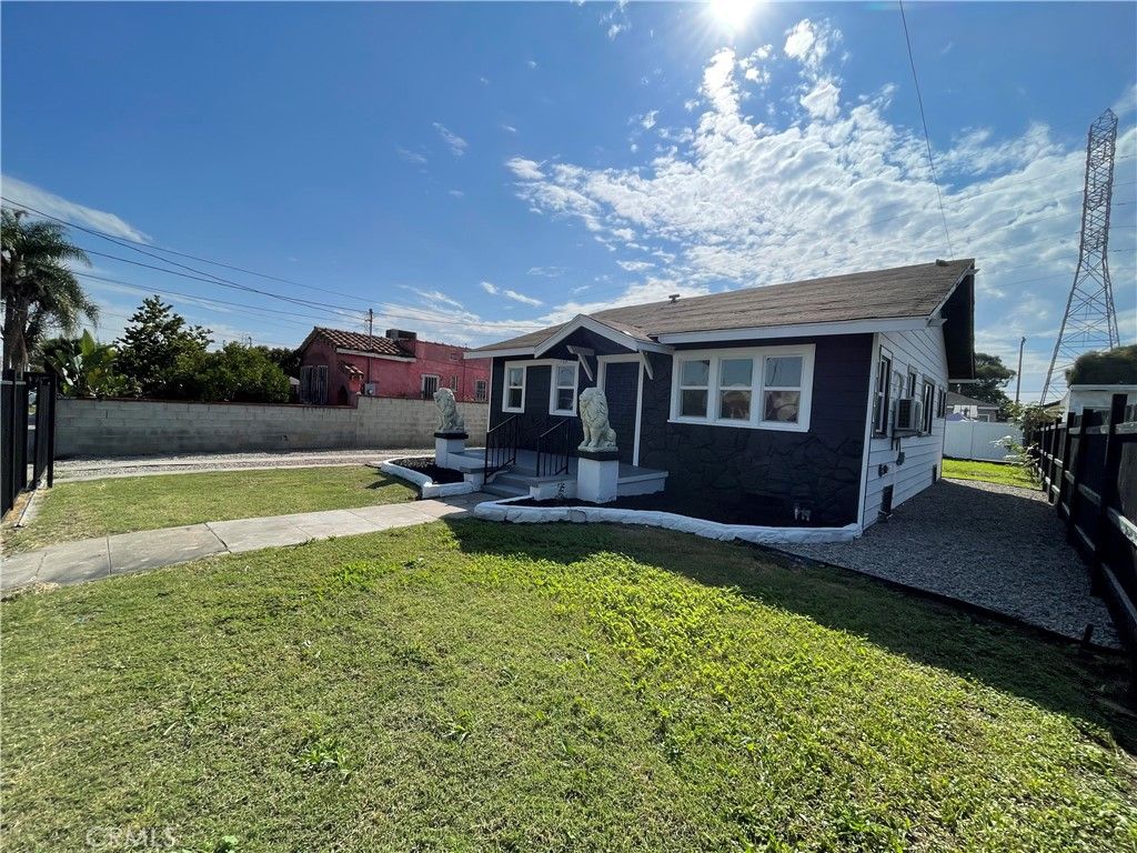 Photo of 760 W 97th St, Los Angeles, CA 90044 (MLS # DW25249287)