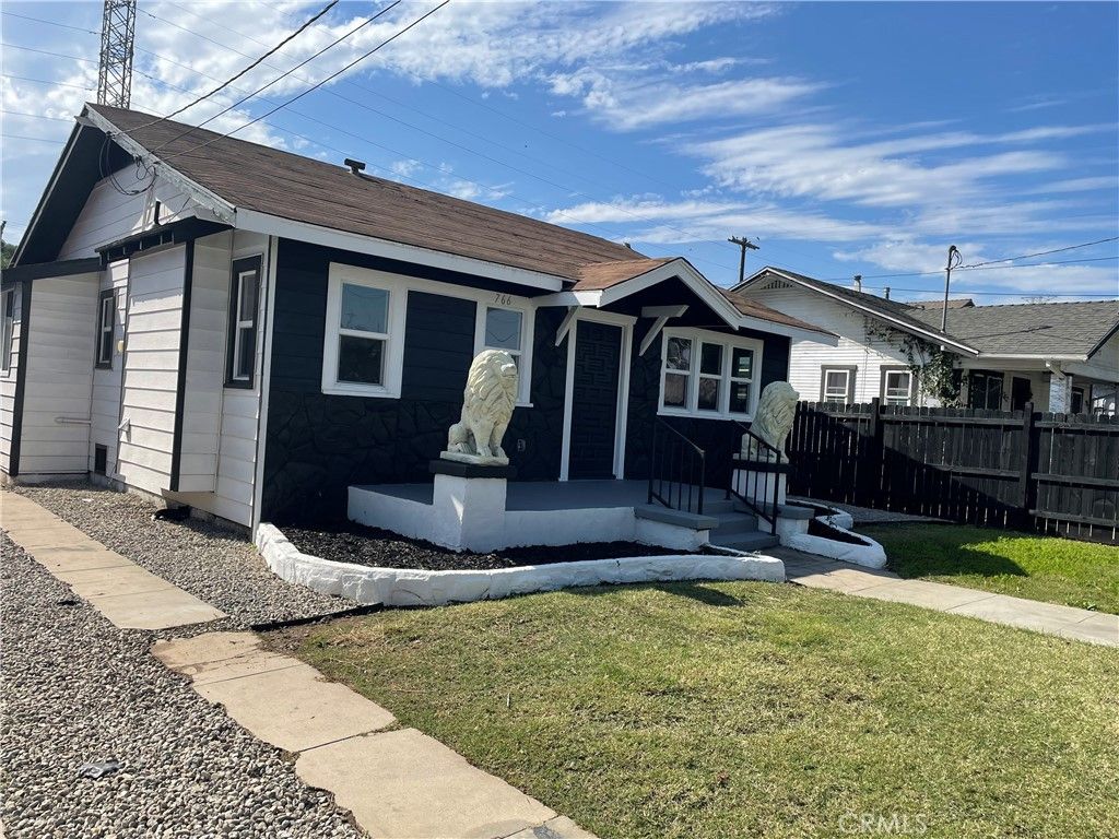 Photo of 760 W 97th St, Los Angeles, CA 90044 (MLS # DW25249287)