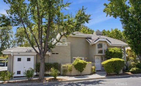 Photo of 23971 Arroyo Park DR #82, Valencia, CA 91355 (MLS # SR26137298)