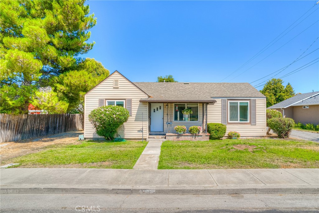 Welcome to this inviting 2-bedroom, 2-bathroom home in the wonderful town of Orland! Featuring brand new flooring and fresh interior paint, this home is full of charm and ready for its new owners. Enjoy the convenience of a spacious lot perfect for outdoor living and entertaining.
A spacious kitchen with an island that has the ability to be moved if you desire a different lay-out. Whether you're looking for your first home, an investment, or a multi-generational setup, this property offers flexibility and value. Don't miss out, schedule your tour today and see all the potential this home has to offer!