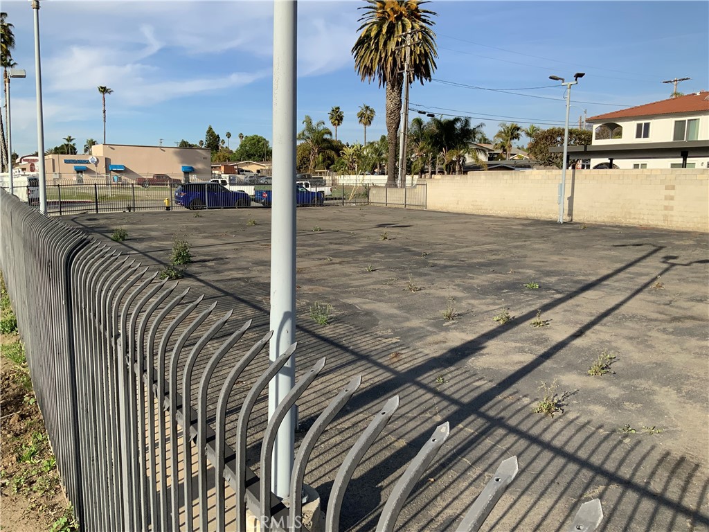 721 N Santa Fe Avenue
