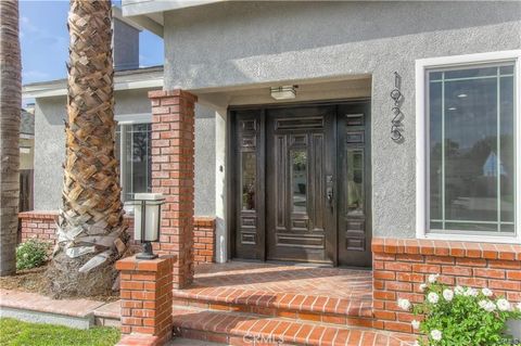 Photo of 1925 N Screenland Drive, Burbank, CA 91505 (MLS # BB25192513)