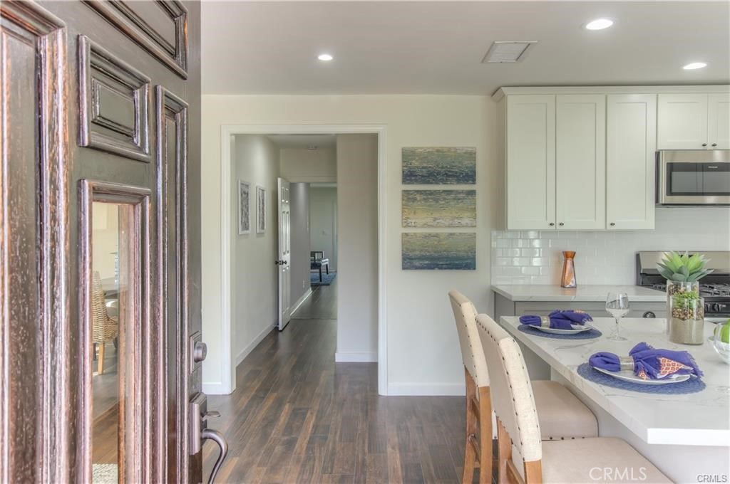 1925 N Screenland Drive