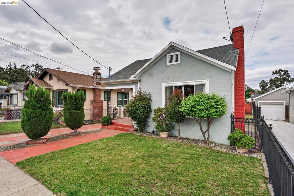 8115 Iris St