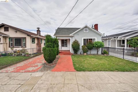 Photo of 8115 Iris St St, Oakland, CA 94605 (MLS # 41134197)