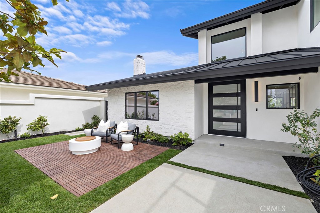 6 Monterey Circle