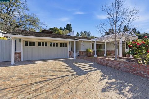 Photo of 65 Van Ripper Ln Ln, Orinda, CA 94563 (MLS # 41128329)