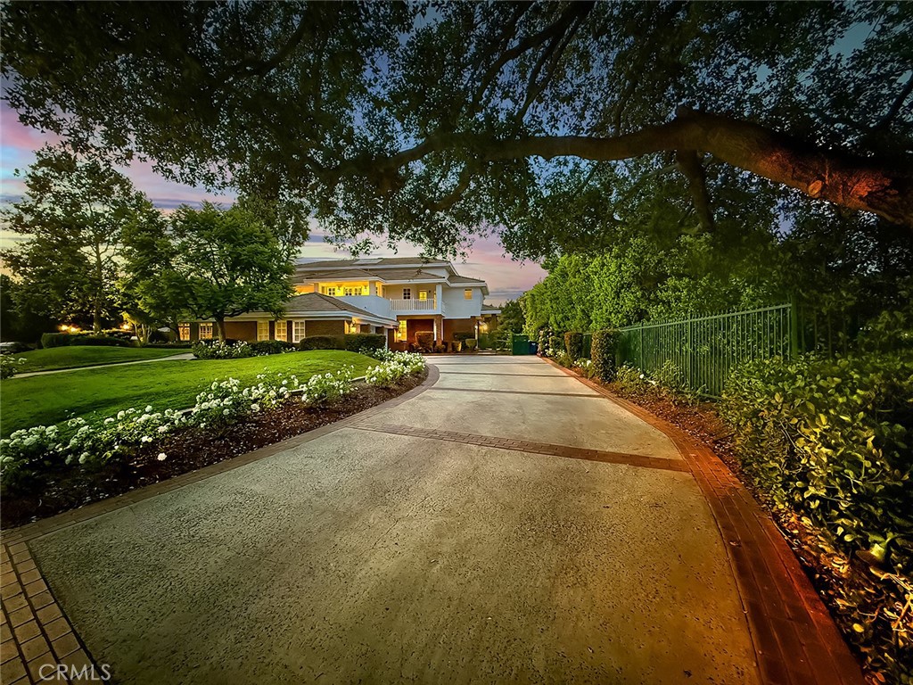 5135 Island Forest Place