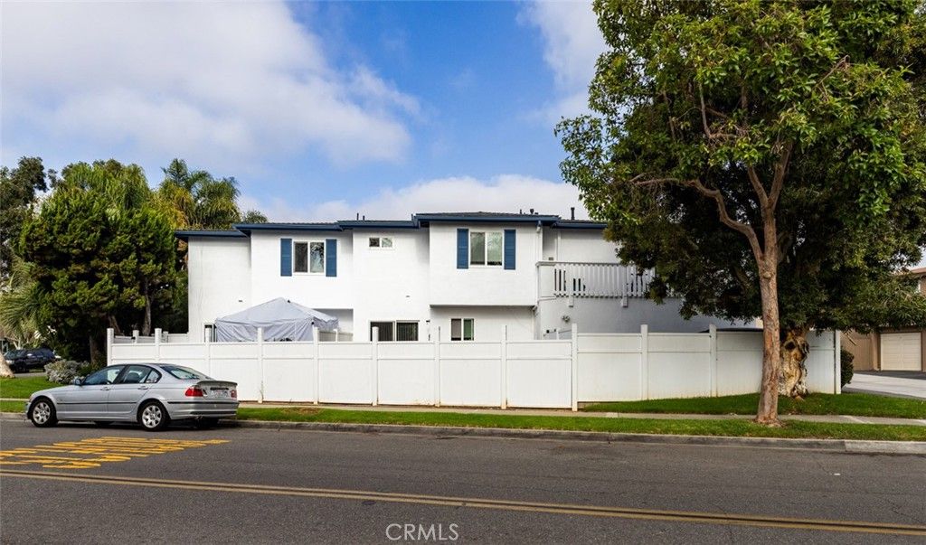 Photo of 970 Valencia Street, Costa Mesa, CA 92626 (MLS # OC25272434)