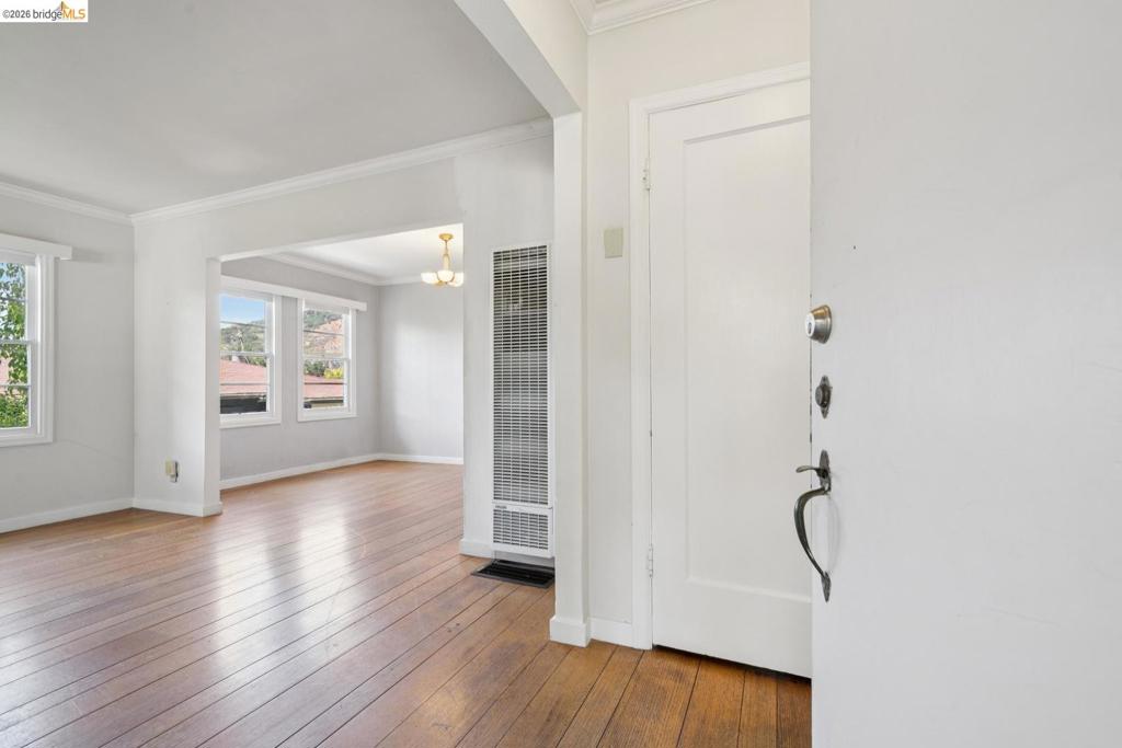 7526 Greenly DR DR, Oakland CA 94605
