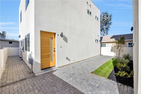 Photo of 10905 Dalerose Avenue #C, Inglewood, CA 90304 (MLS # SB26073359)